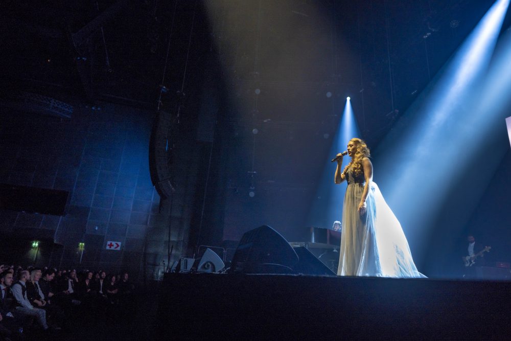 avas251 Hillsong dienst in AFAS Live in amsterdam. verhuur van audiovisuele apparatuur